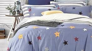Постельное белье 1,5 спальное из печатного сатина с звездами